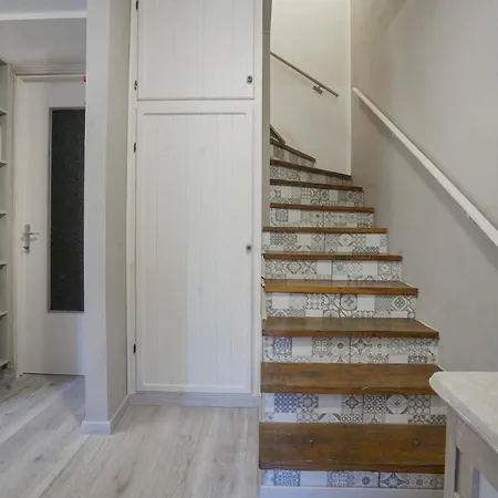 Apartament Awesome In With Wifi Carro