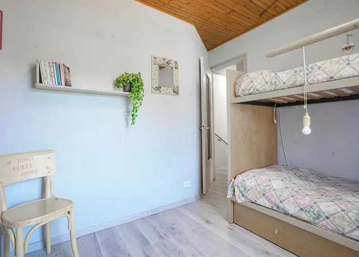 Appartement Awesome In With Wifi Carro